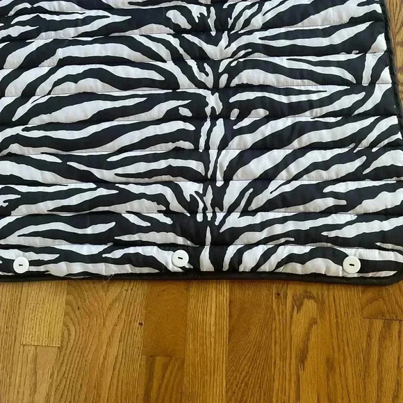 Beautiful long yoga mum with a pillow to sided black and zebra print lightweight - Picture 4 of 11